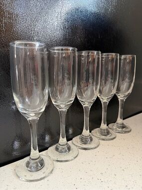 Clear Glass Champagne Flutes - Set of 5
